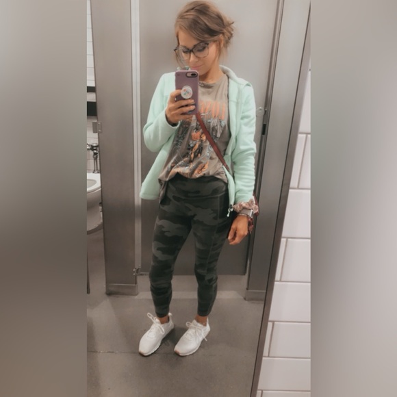 Meet your Posher, Virginia - Picture 6 of 11